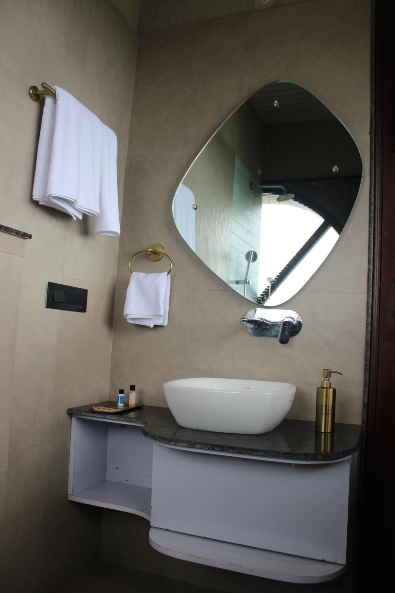Himalayan Hobbit House Hotel Almora Buitenkant foto
